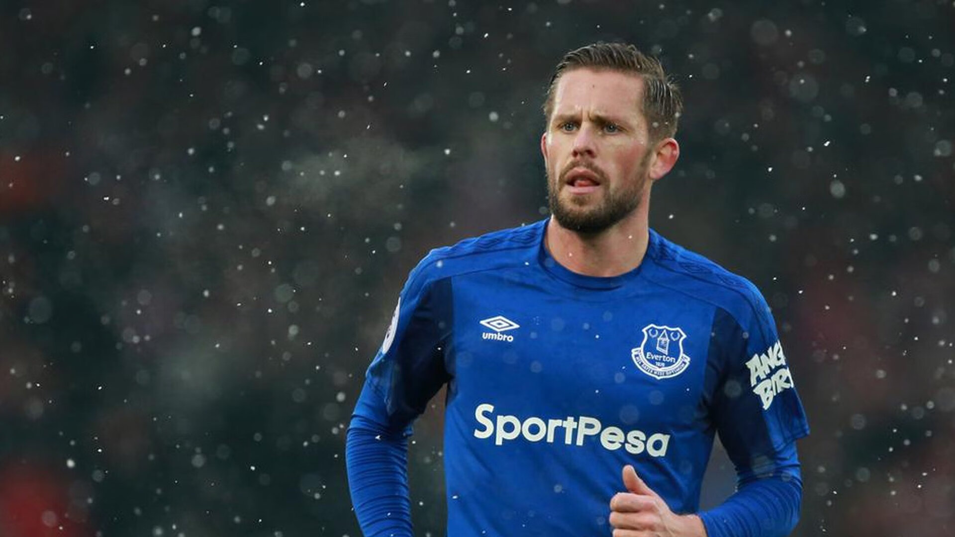 德甲攻防激战：精彩瞬间不断擦出火花！，德甲 打架